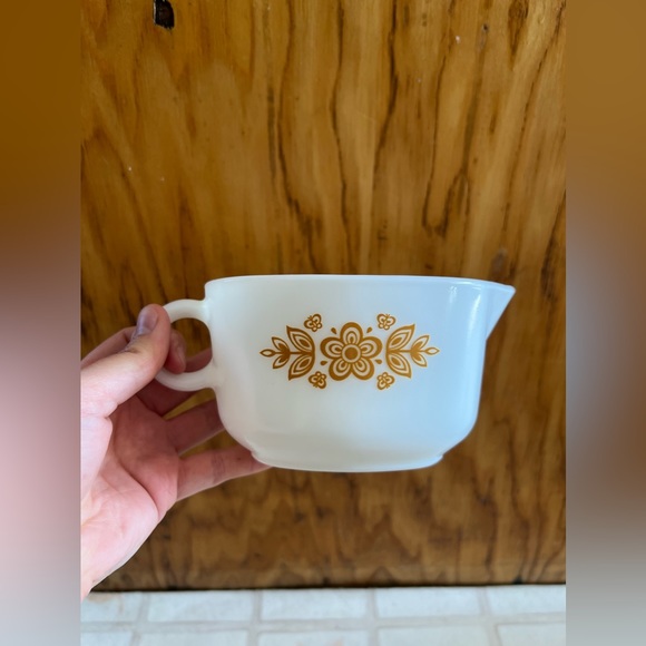 Pyrex Butterfly Gold Gravy Boat - Picture 1 of 2